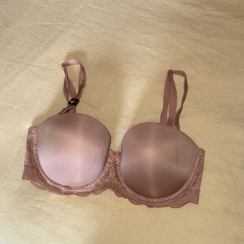 Victoria’s Secret Lace Trimmed Strapless Convertible Bra in Nude